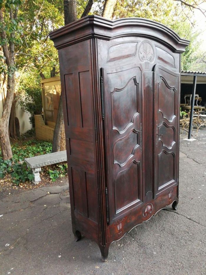 An 18th Century/early 19th Century French Walnut Dauphinoise armoire from the North of Lyon which has both Louis XV and Louis XVI elements - Image 3