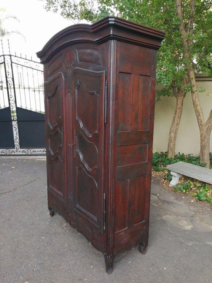 An 18th Century/early 19th Century French Walnut Dauphinoise armoire from the North of Lyon which has both Louis XV and Louis XVI elements - Image 4