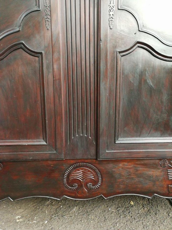 An 18th Century/early 19th Century French Walnut Dauphinoise armoire from the North of Lyon which has both Louis XV and Louis XVI elements - Image 7