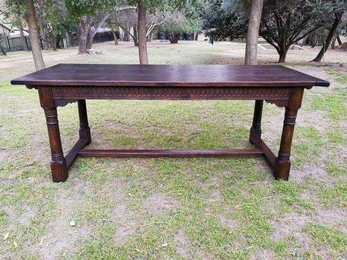 An 18th Century Extending Refectory Table (10 Seater) - Image 5