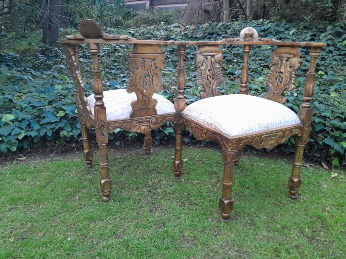 An Antique French-Style Carved Conversation Settee Hand-Gilded and Upholstered in a Custom-made Script Linen Fabric - Image 2
