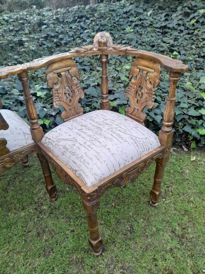 An Antique French-Style Carved Conversation Settee Hand-Gilded and Upholstered in a Custom-made Script Linen Fabric - Image 8