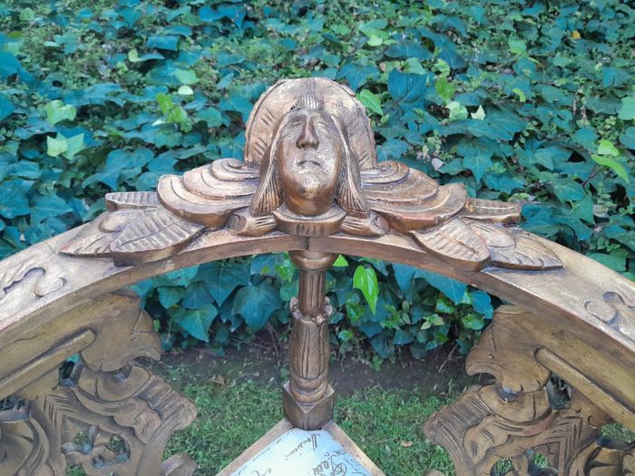 An Antique French-Style Carved Conversation Settee Hand-Gilded and Upholstered in a Custom-made Script Linen Fabric - Image 6