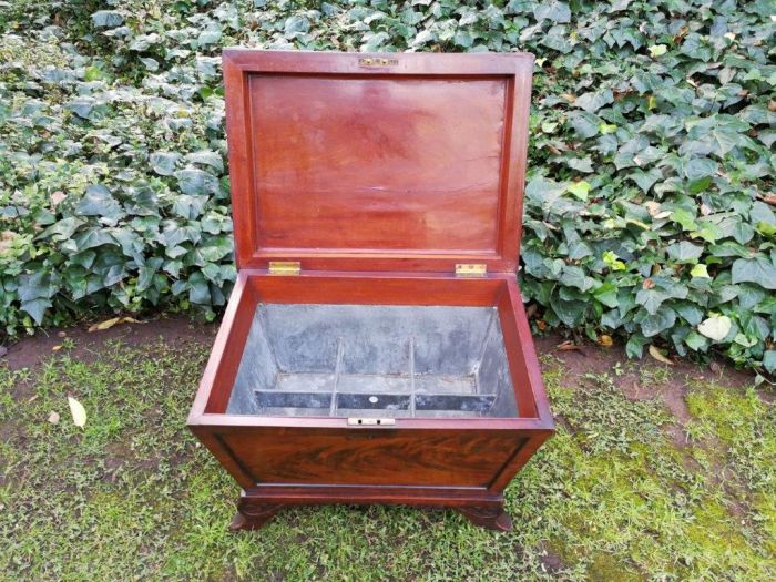 Victorian mahogany cellaret, BADA stamp, lead-lined interior fitted with open compartments for six bottles - Image 5