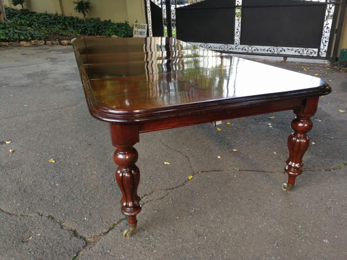 Victorian mahogany almost 3 meter twelve-seater extending dining table on castors - Image 6
