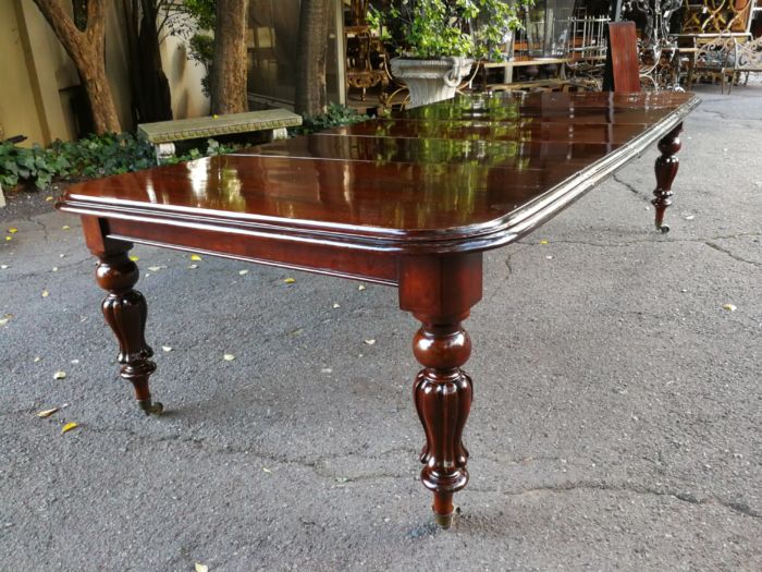 Victorian mahogany almost 3 meter twelve-seater extending dining table on castors - Image 7