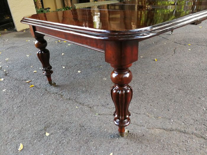 Victorian mahogany almost 3 meter twelve-seater extending dining table on castors - Image 8