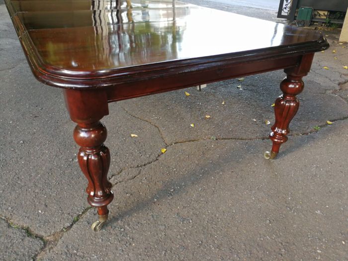 Victorian mahogany almost 3 meter twelve-seater extending dining table on castors - Image 9