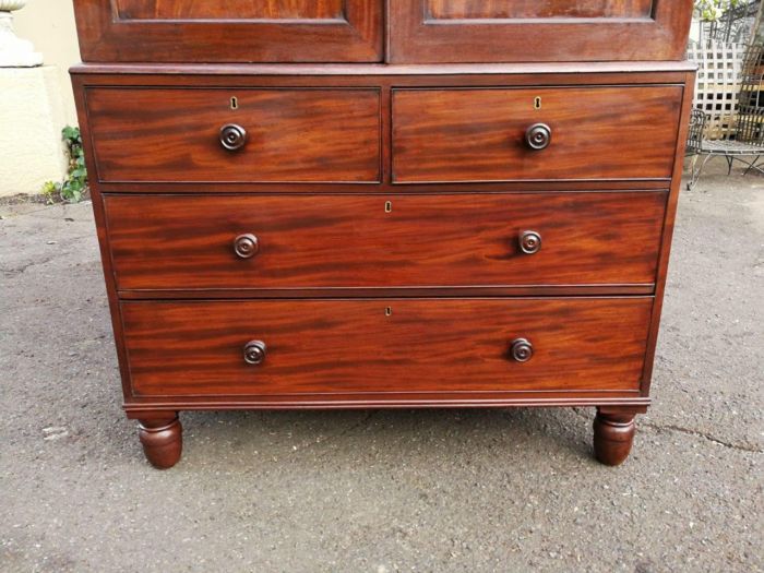 A Late 19th/ Early 20th  Century Victorian Mahogany Linen Press - Image 6