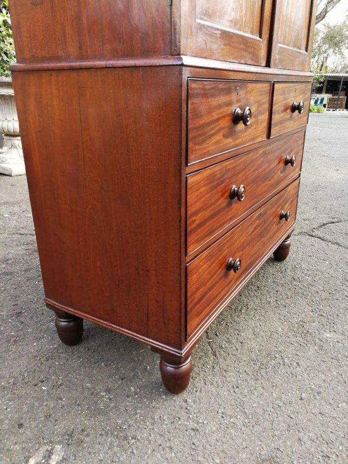 A Late 19th/ Early 20th  Century Victorian Mahogany Linen Press - Image 7