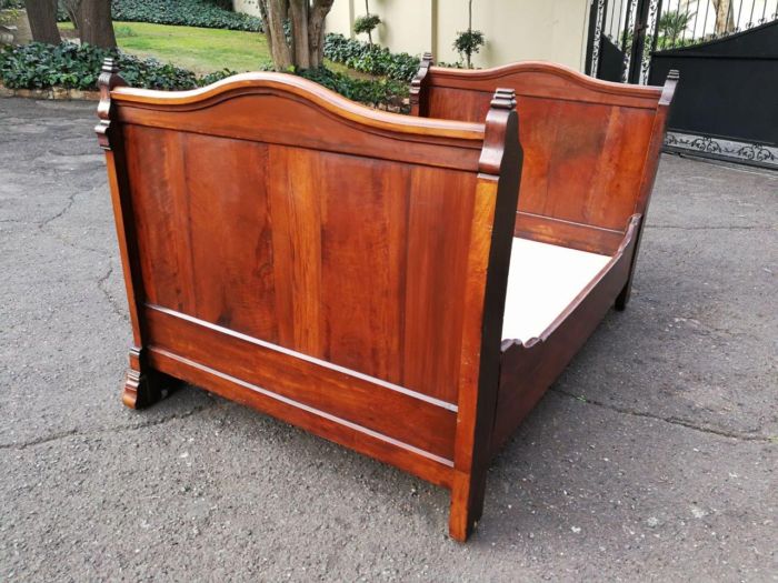 A Carved Mahogany Lit-Bateau - Image 6