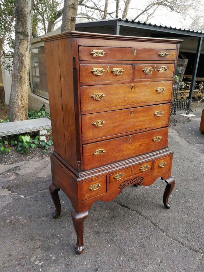 A George III Walnut Chest-On-Stand - Image 3