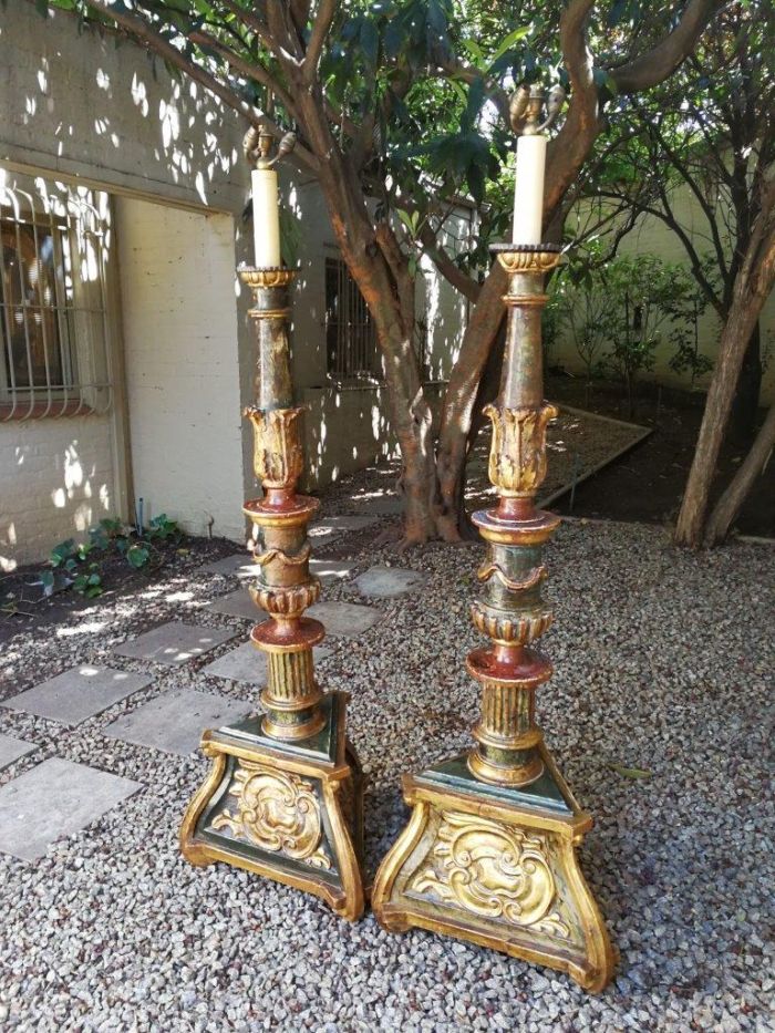 A Pair of Large Gilt-Wood Venetian Torchier Lamps - Image 2