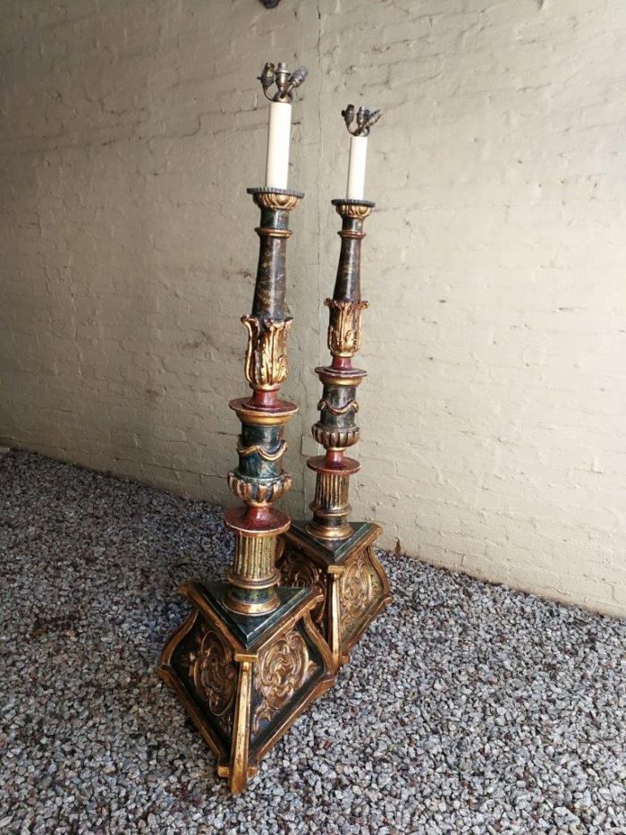 A Pair of Large Gilt-Wood Venetian Torchier Lamps - Image 3
