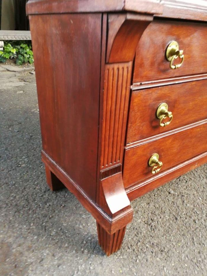 A 19th Century Mahogany Linen Press - Image 7