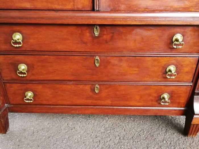 A 19th Century Mahogany Linen Press - Image 9