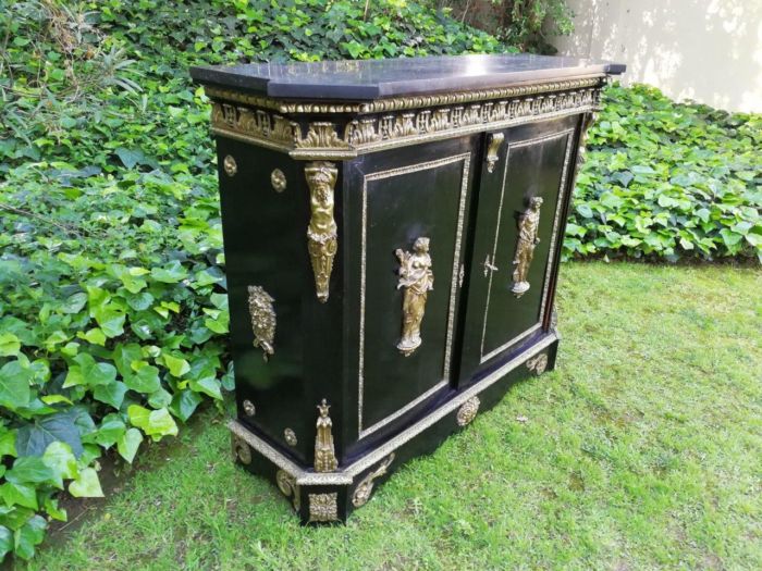 A Late 18th Century Ebonised and Ormolu Mounted Cabinet EBONISED AND ORMOLU-MOUNTED CABINET, LATE 18TH CENTURY - Image 3