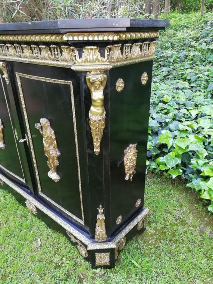 A Late 18th Century Ebonised and Ormolu Mounted Cabinet EBONISED AND ORMOLU-MOUNTED CABINET, LATE 18TH CENTURY - Image 5