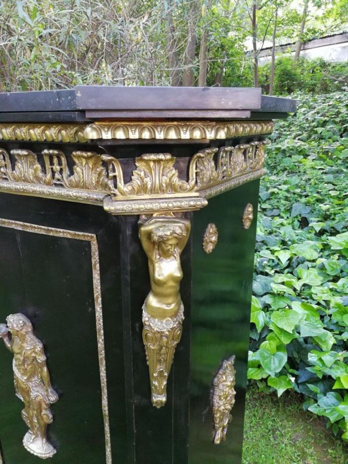 A Late 18th Century Ebonised and Ormolu Mounted Cabinet EBONISED AND ORMOLU-MOUNTED CABINET, LATE 18TH CENTURY - Image 6