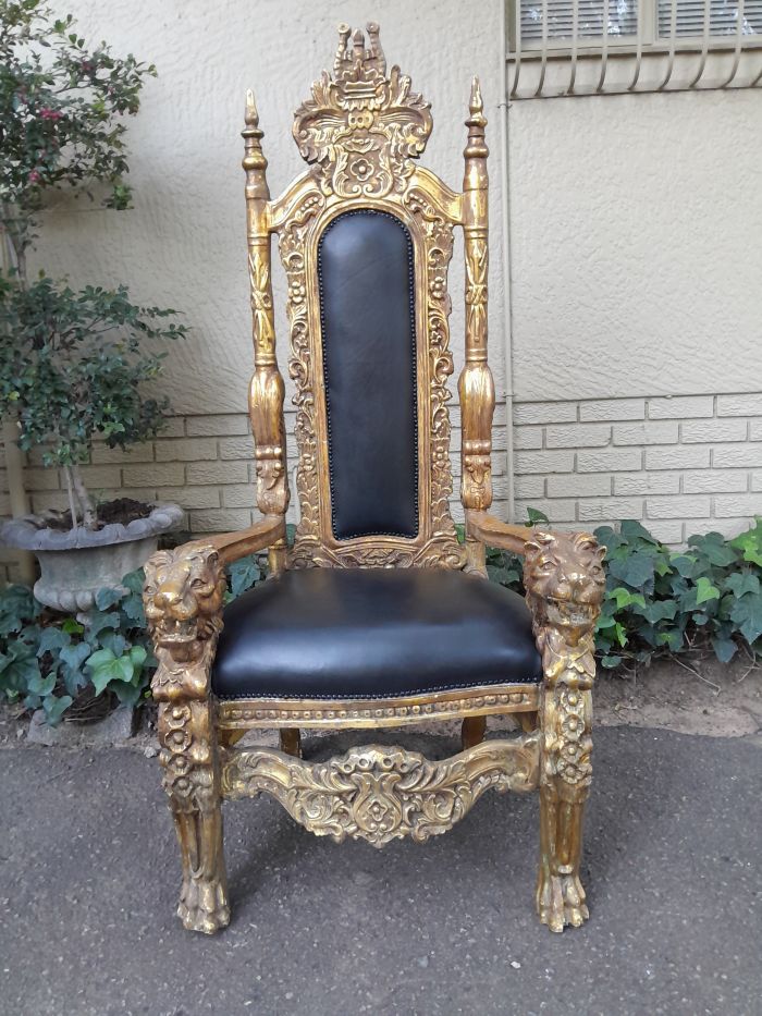 A 20th Century French Style Carved and Gilded King / Throne Armchairs Upholstered in Leather - Image 2