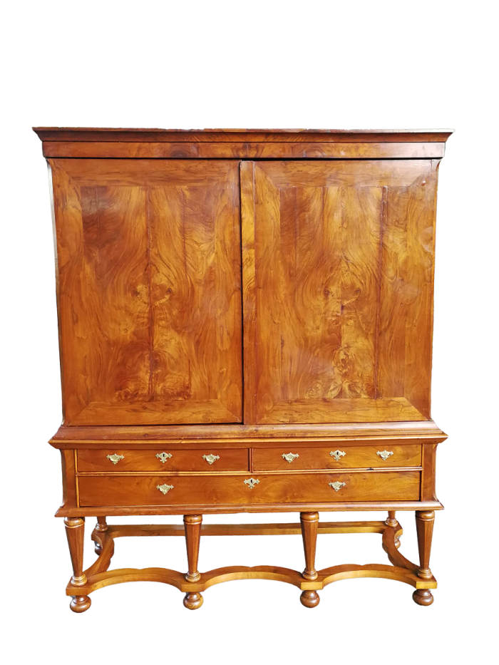 Early 18th Century Dutch Walnut Armoire "Kruisvoet Kabinet" With Original 18th Century Brass Fittings And Key. Circa: ( 1700-1725)