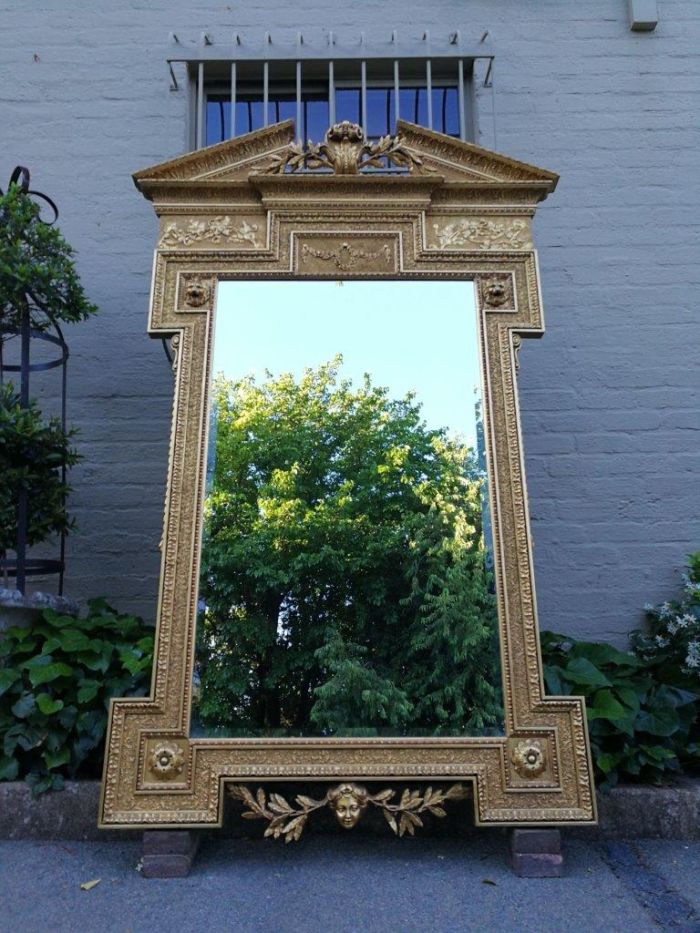 A Massive 20th Century French Gilt Bevelled Mirror - Image 3