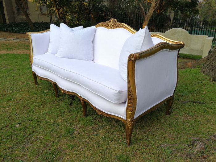 A French Louis XVl Style Gilded Settee Upholstered in a White Linen with Three Scatter Cushions - Image 4