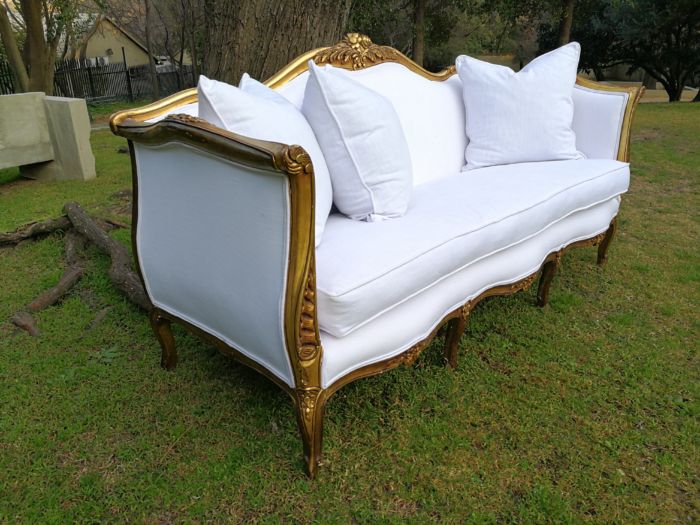 A French Louis XVl Style Gilded Settee Upholstered in a White Linen with Three Scatter Cushions - Image 5