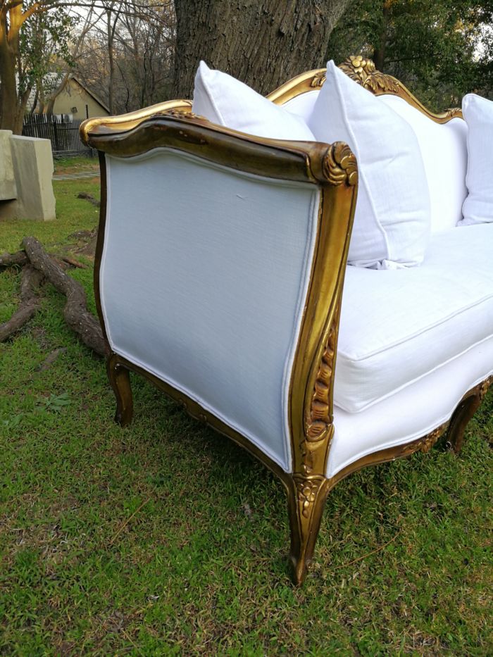 A French Louis XVl Style Gilded Settee Upholstered in a White Linen with Three Scatter Cushions - Image 6