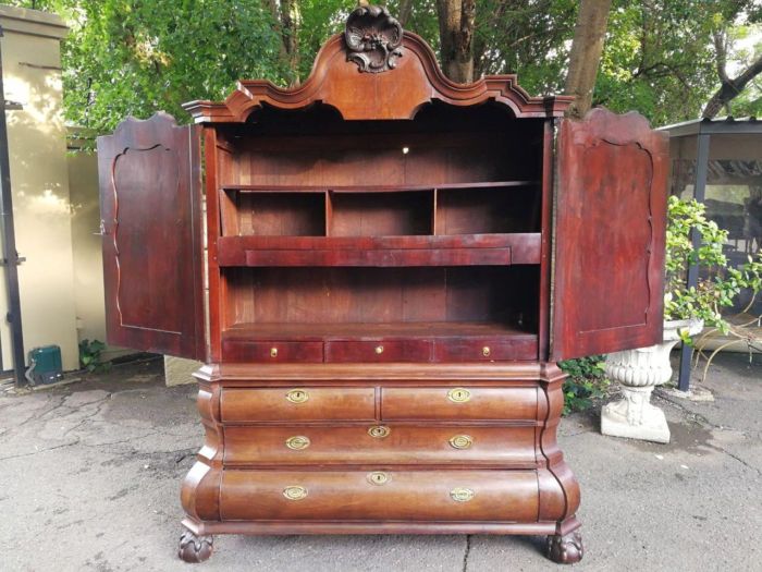 A Rare  Late 18th Century Dutch Walnut Armoire - Image 4