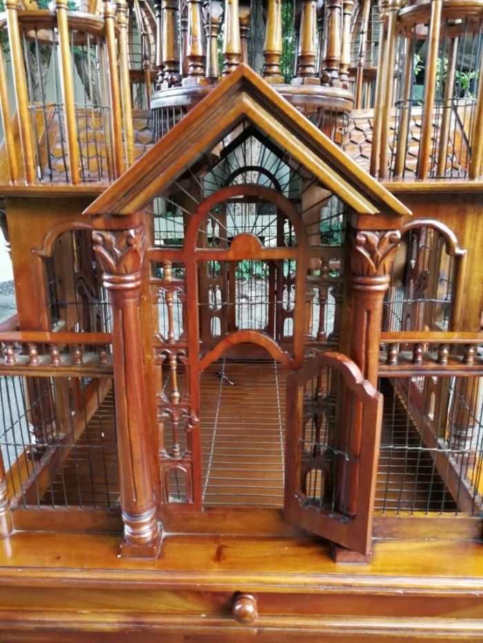 An Italian (Tuscany)  20th Century Carved Mahogany and Walnut Victorian Cathedral Style Birdcage on Stand Crafted ND - Image 7