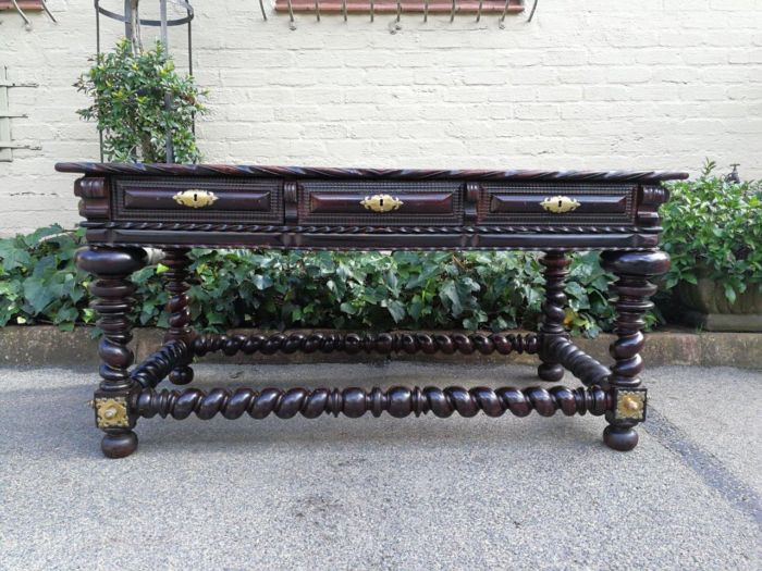 A 19th Century Portuguese Rosewood and Brass-mounted Writing Table With a Gilt-tooled Leather Writing Surface - Image 2