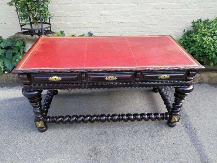 A 19th Century Portuguese Rosewood and Brass-mounted Writing Table With a Gilt-tooled Leather Writing Surface - Image 4