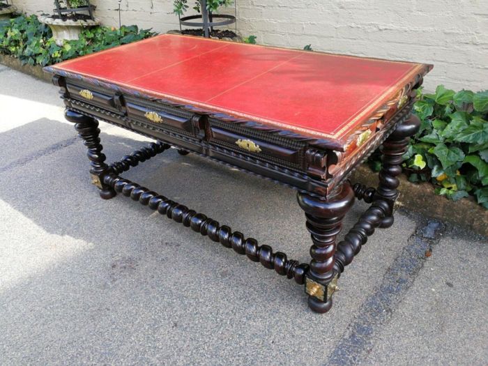 A 19th Century Portuguese Rosewood and Brass-mounted Writing Table With a Gilt-tooled Leather Writing Surface - Image 5