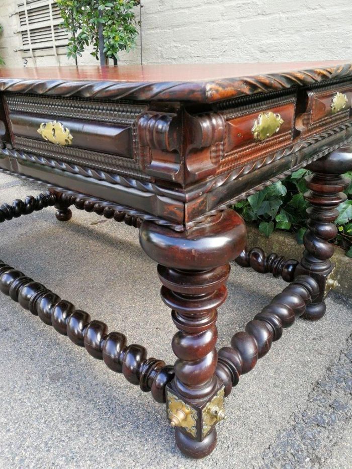 A 19th Century Portuguese Rosewood and Brass-mounted Writing Table With a Gilt-tooled Leather Writing Surface - Image 8