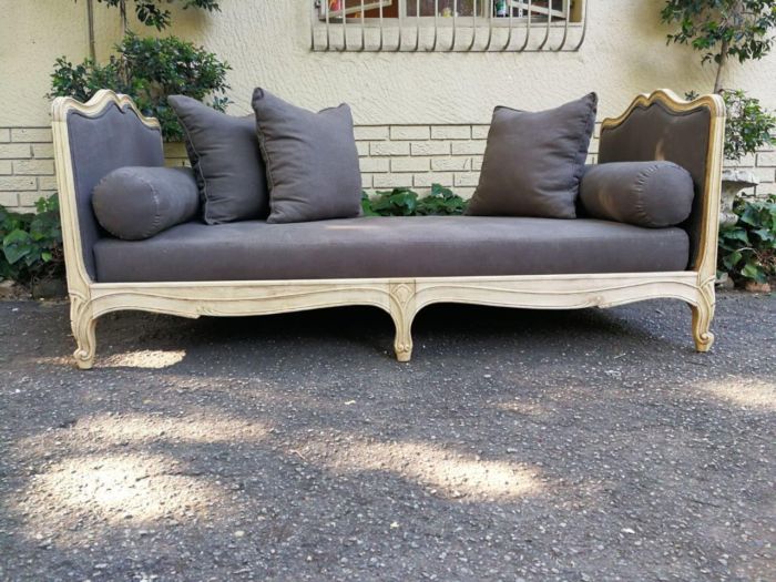 A French-style Carved and Bleached Oak Daybed - Image 2