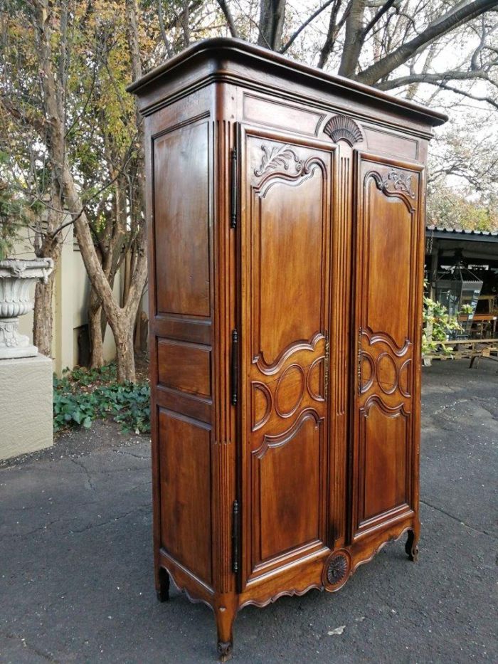 A Late 18th/early 19th century French Provincial Oak Armoire - Image 3
