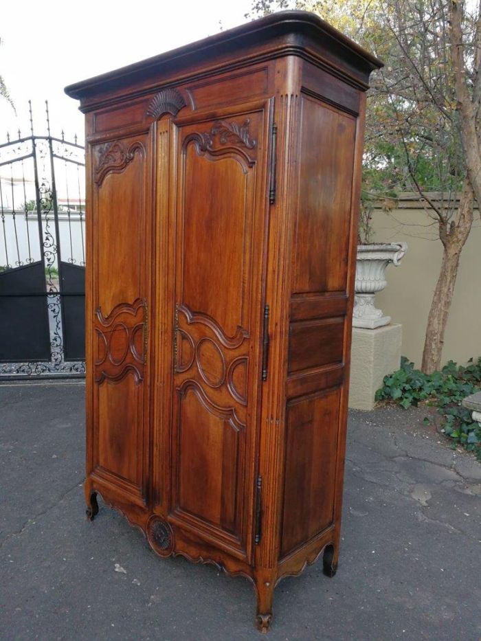A Late 18th/early 19th century French Provincial Oak Armoire - Image 4