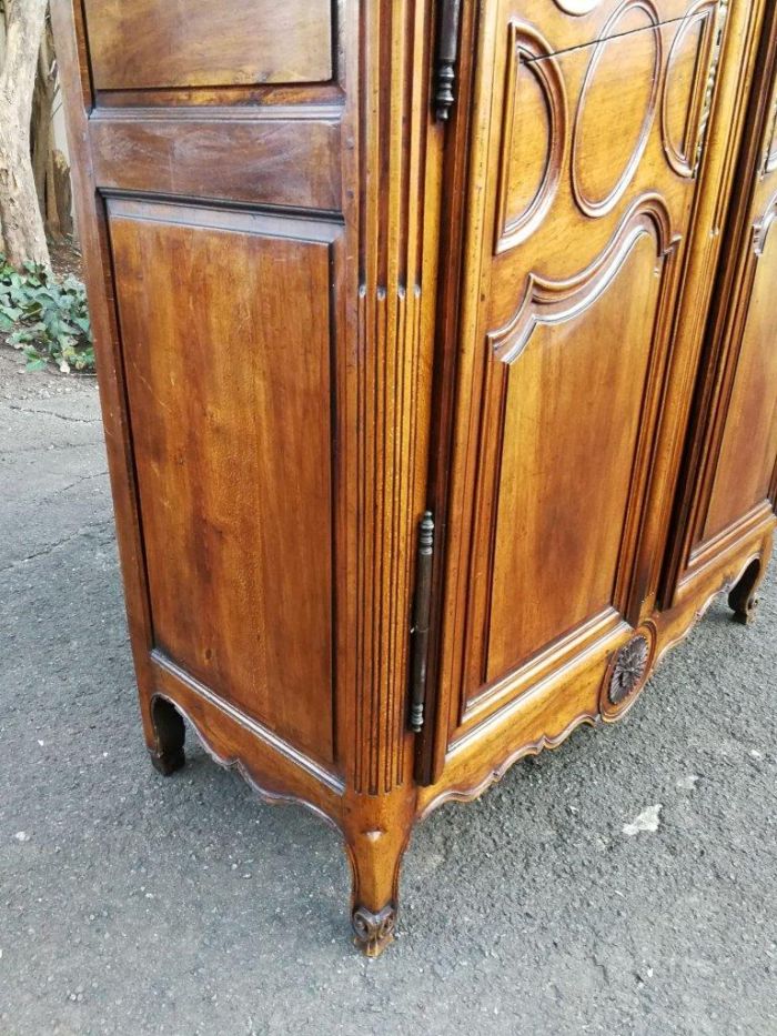 A Late 18th/early 19th century French Provincial Oak Armoire - Image 5