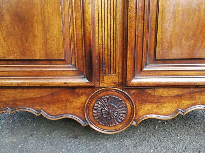 A Late 18th/early 19th century French Provincial Oak Armoire - Image 7