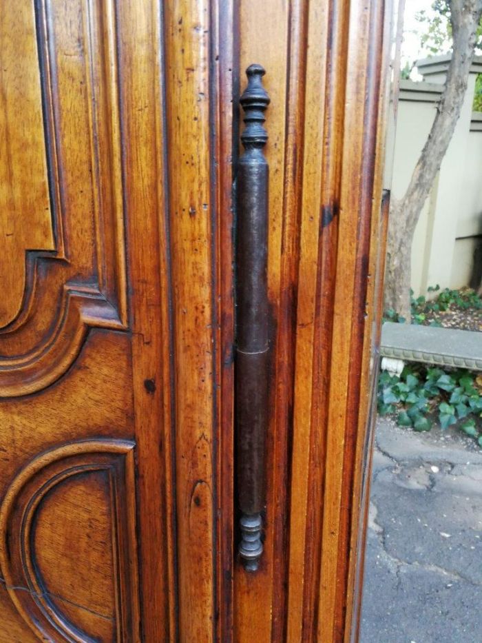 A Late 18th/early 19th century French Provincial Oak Armoire - Image 8