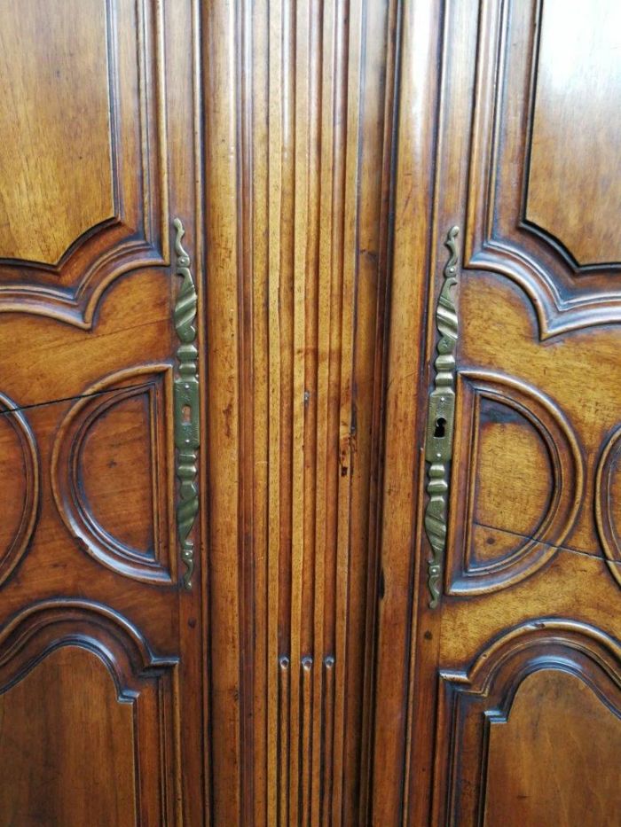 A Late 18th/early 19th century French Provincial Oak Armoire - Image 9