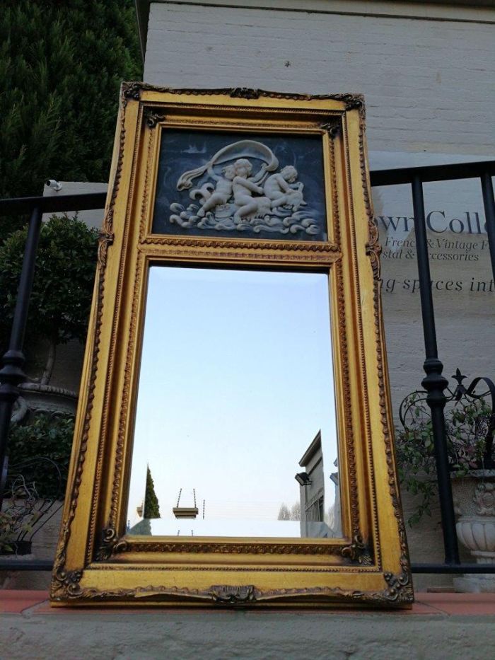 A Circa 1900 French Louis XVI Style Wooden Gilt-painted and Bevelled Mirror with a Carved Black and White Marble Scene - Image 4
