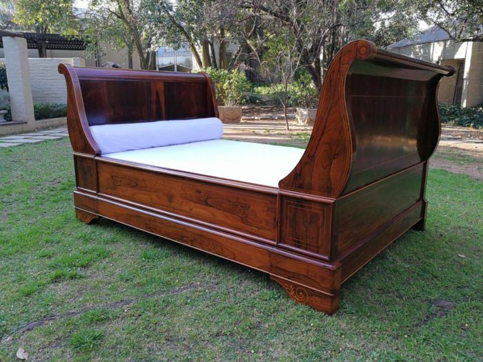 A 19th Century French Rosewood Lit Bateau - Image 4