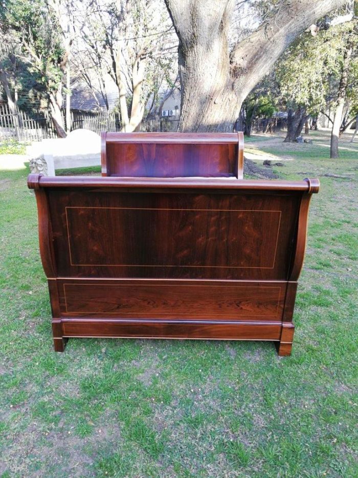 A 19th Century French Rosewood Lit Bateau - Image 5