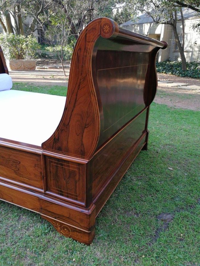A 19th Century French Rosewood Lit Bateau - Image 6