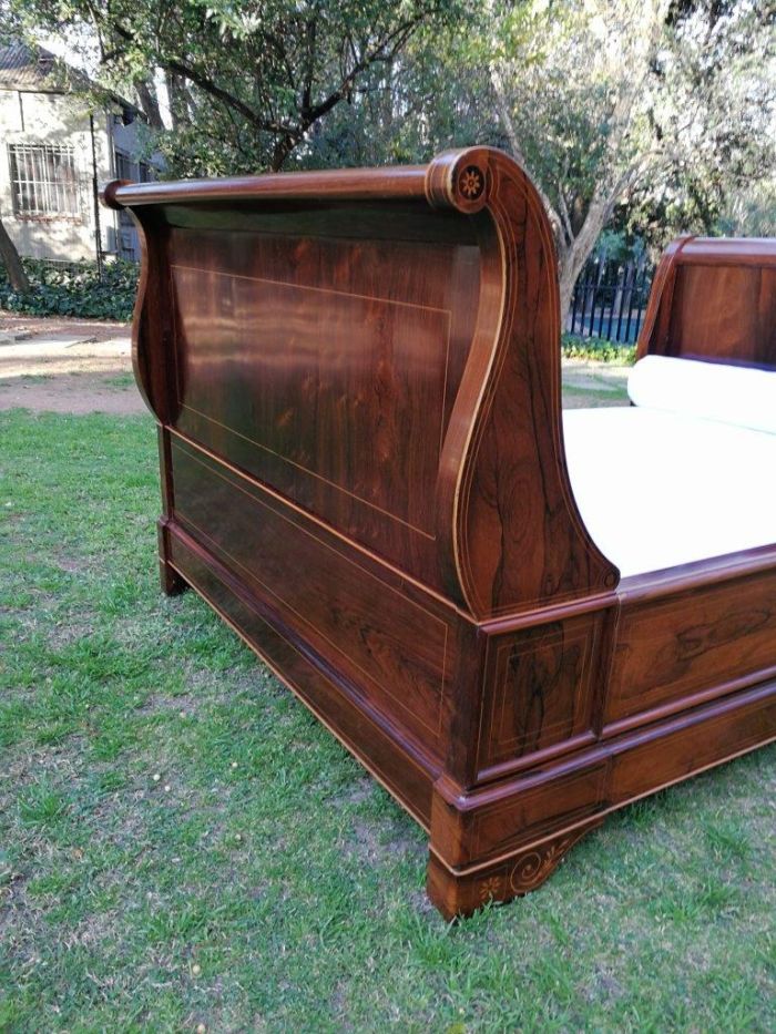 A 19th Century French Rosewood Lit Bateau - Image 7
