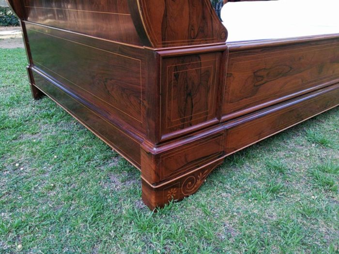 A 19th Century French Rosewood Lit Bateau - Image 8