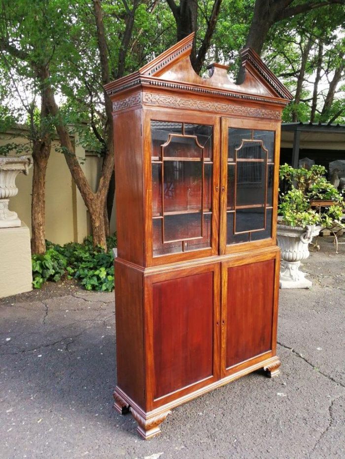 An Early Victorian Mahogany Bookcase / Cabinet in Two Parts. Circa 1840 - Image 3