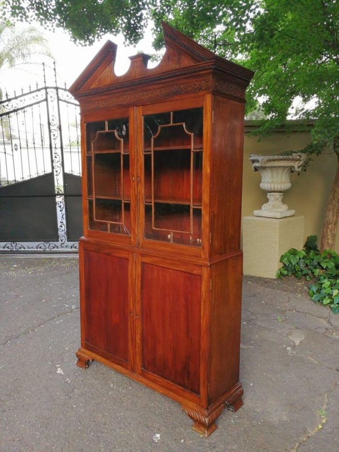 An Early Victorian Mahogany Bookcase / Cabinet in Two Parts. Circa 1840 - Image 4